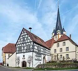 Town hall (left), rectory (right) with the Church of the Assumption of the Virgin Mary in the back