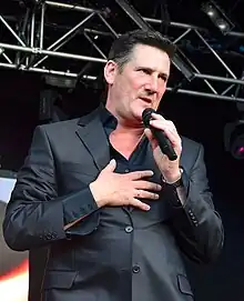 Hadley performing in June 2014