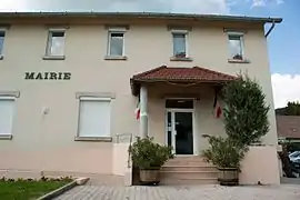 Town hall of the commune in Hotonnes