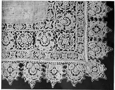 1911 Britannica - Lace 5.jpg