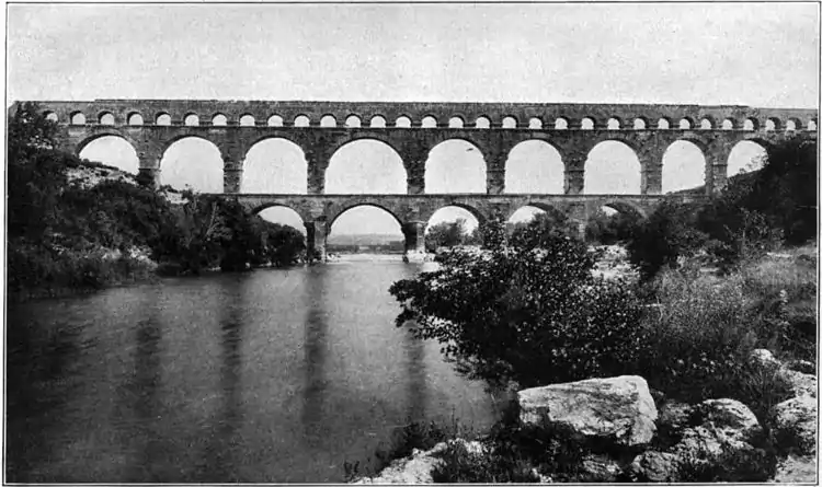 Aqueduct-pont-du-gard.jpg